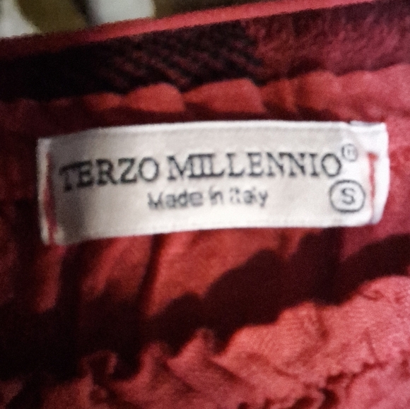 A Terzo Millennio linen Red Off-Shoulder Dress in a size small. - Picture 3 of 11